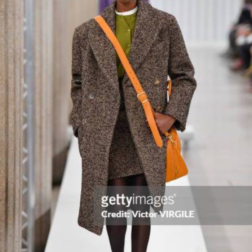 Leather messenger bag. Preppy and cool